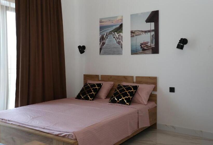 1 Bedroom Apartment Lake View, Villa Bonapart