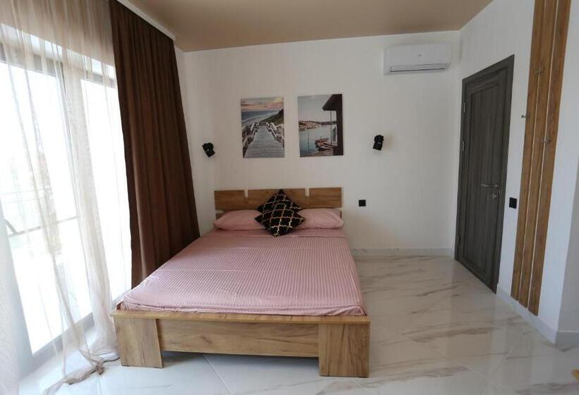 1 Bedroom Apartment Lake View, Villa Bonapart
