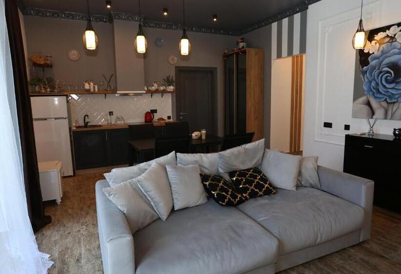 آپارتمان 1 خوابه با چشم‌انداز استخر, Villa Bonapart