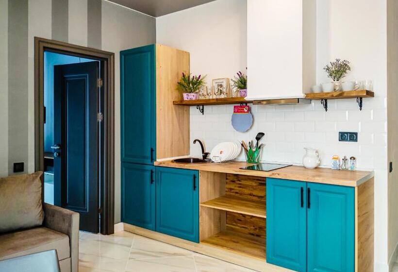 דירת חדר נוף לים, Villa Bonapart