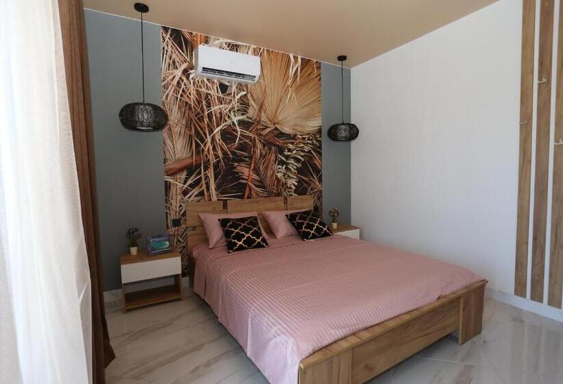 1 Bedroom Apartment Lake View, Villa Bonapart