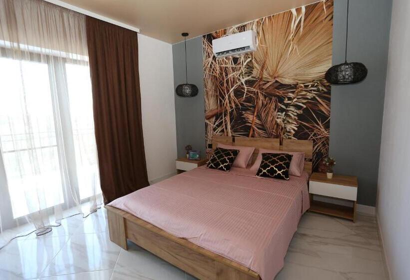 1 Bedroom Apartment Lake View, Villa Bonapart