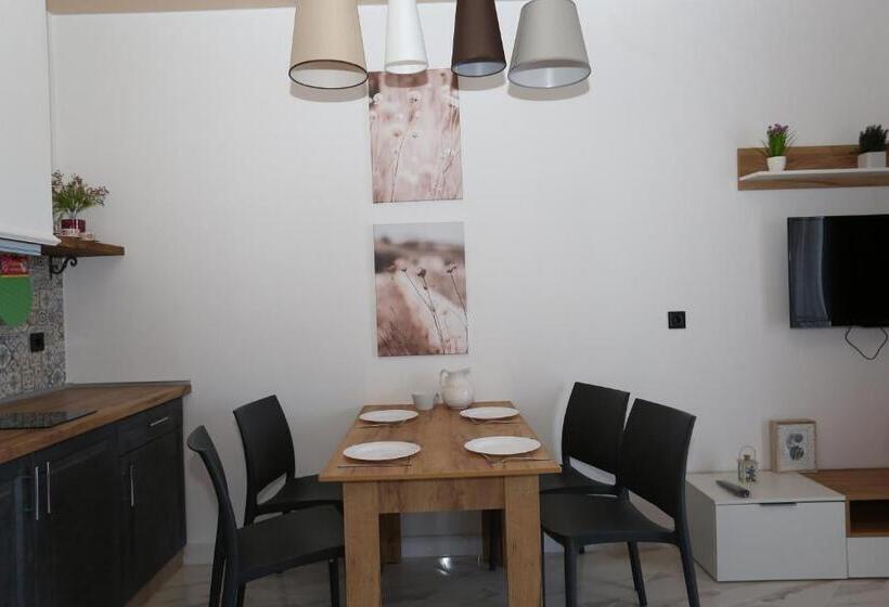 1 Bedroom Apartment Lake View, Villa Bonapart