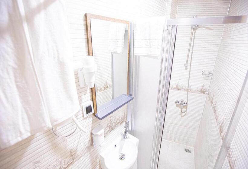 اتاق سوپریور سه تخته, Vizyon Park Otel