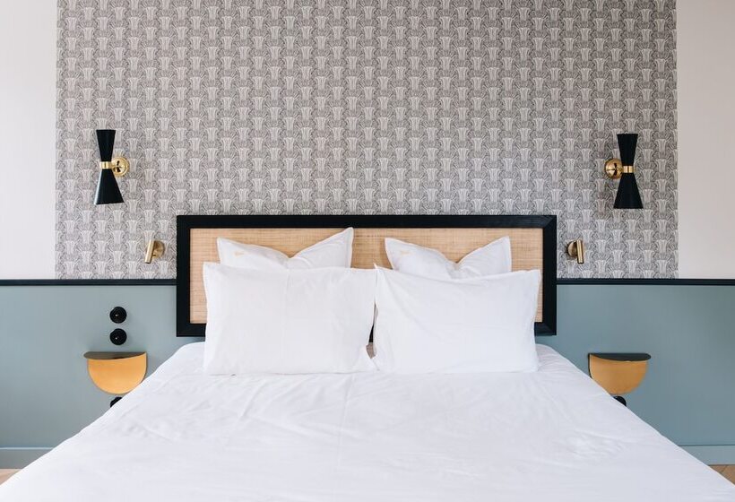 标准间带游泳池, Le Château Réal