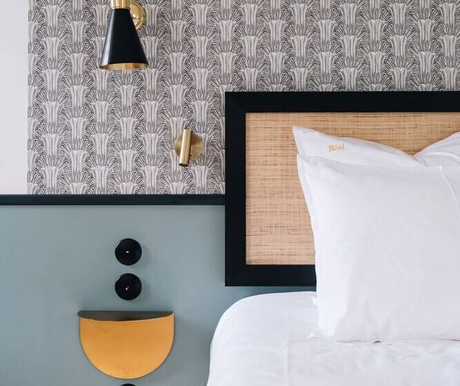 标准间带游泳池, Le Château Réal