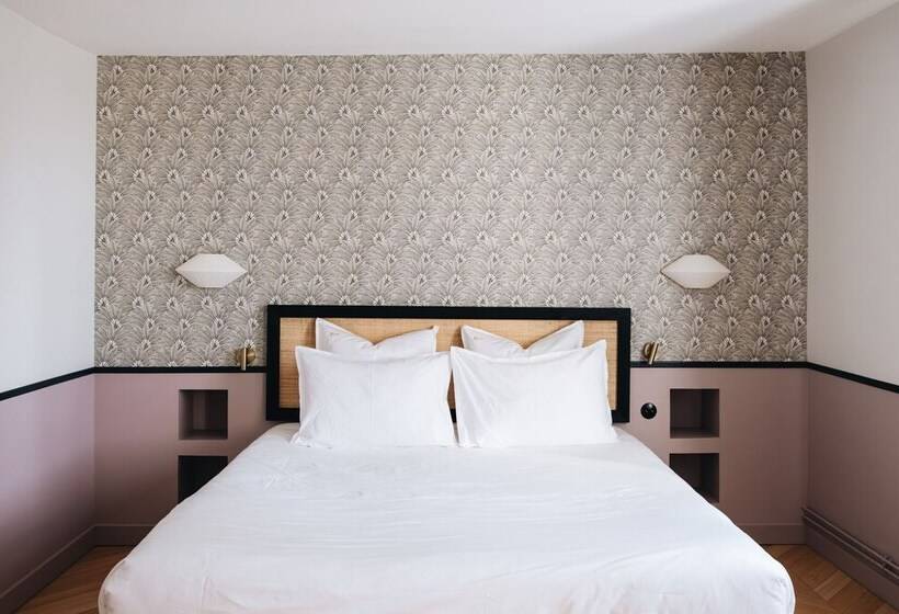 可看到泳池的单人间, Le Château Réal