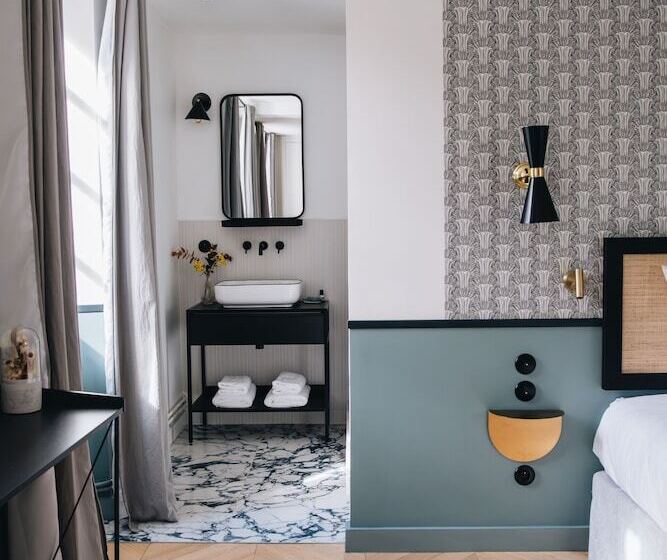 标准间带游泳池, Le Château Réal