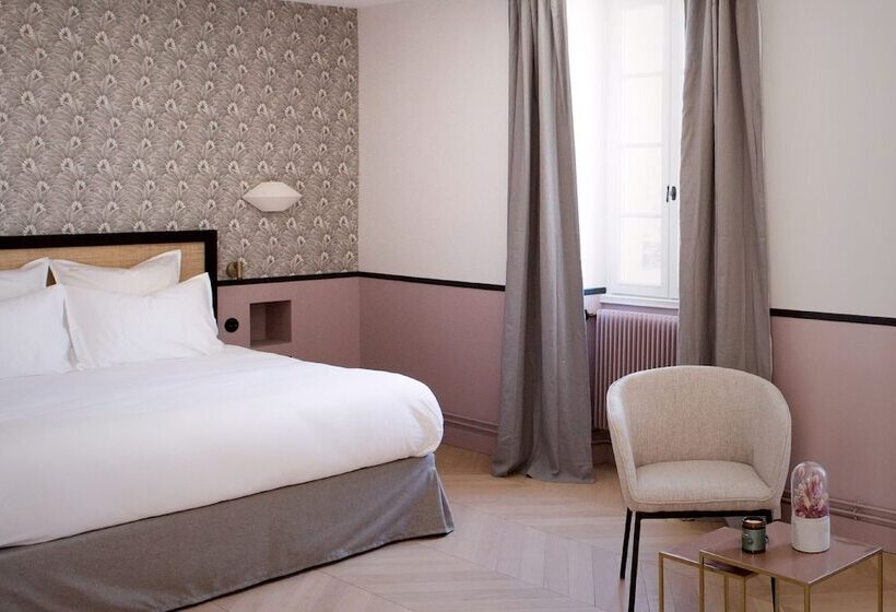 可看到泳池的单人间, Le Château Réal