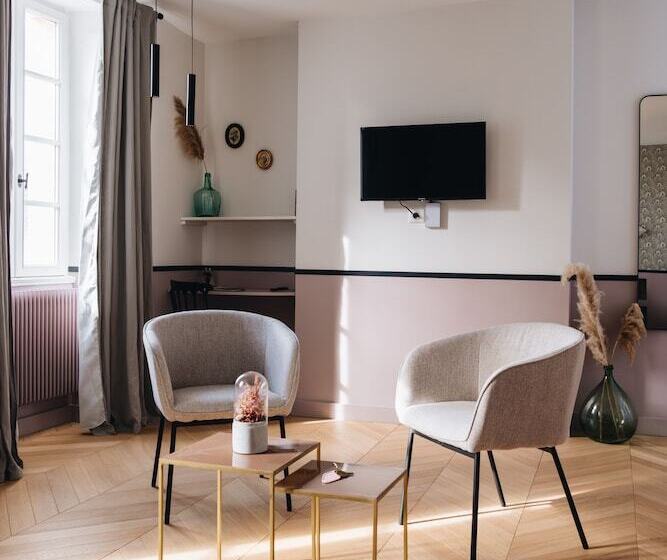 可看到泳池的单人间, Le Château Réal