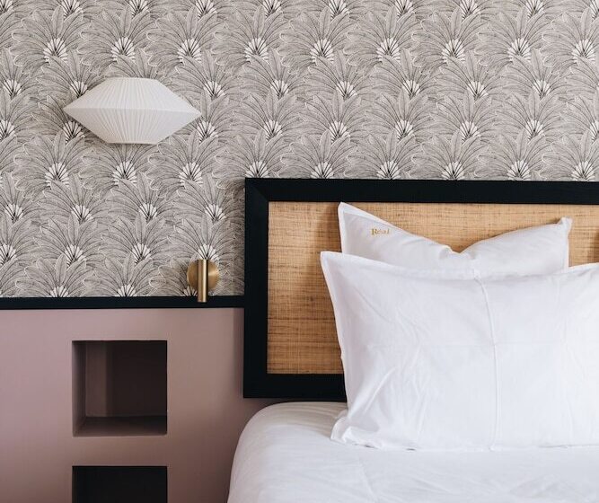 可看到泳池的单人间, Le Château Réal