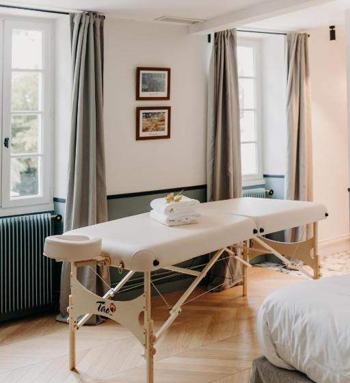 标准间带游泳池, Le Château Réal