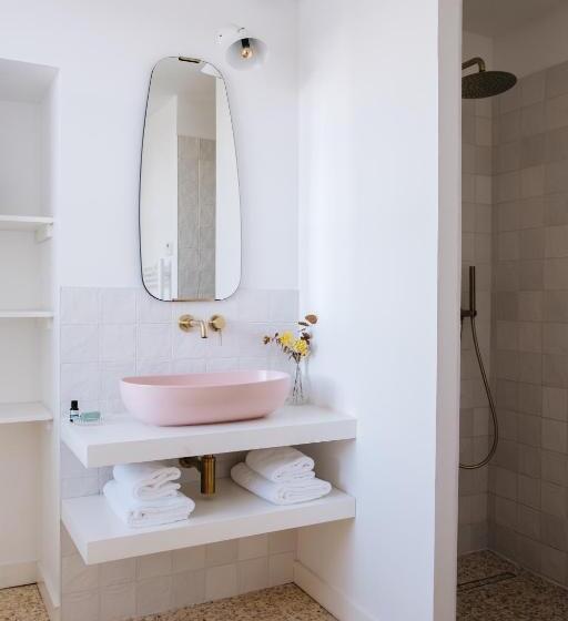 可看到泳池的单人间, Le Château Réal