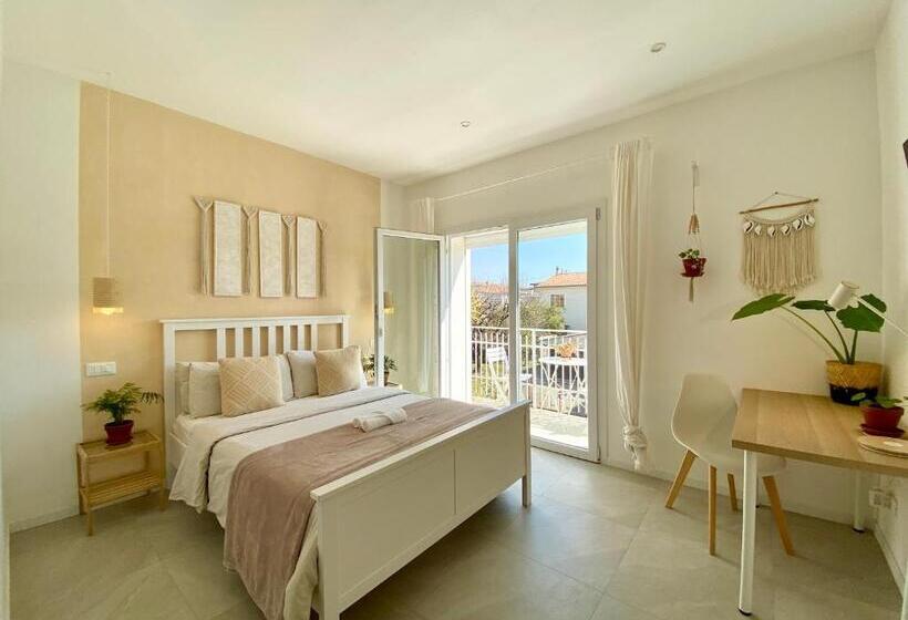 Номер Стандарт с Балконом, Pathos Guest House