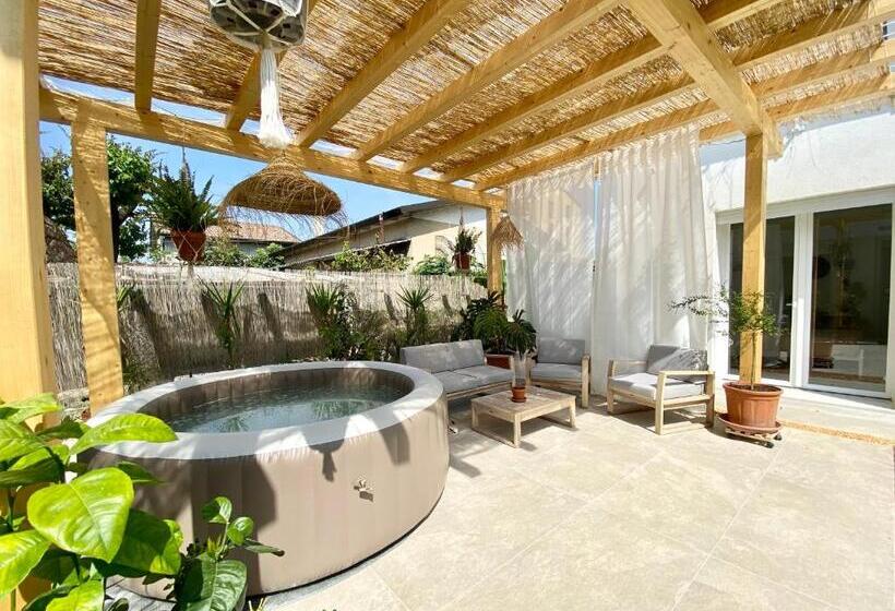 발코니 디럭스 룸, Pathos Guest House