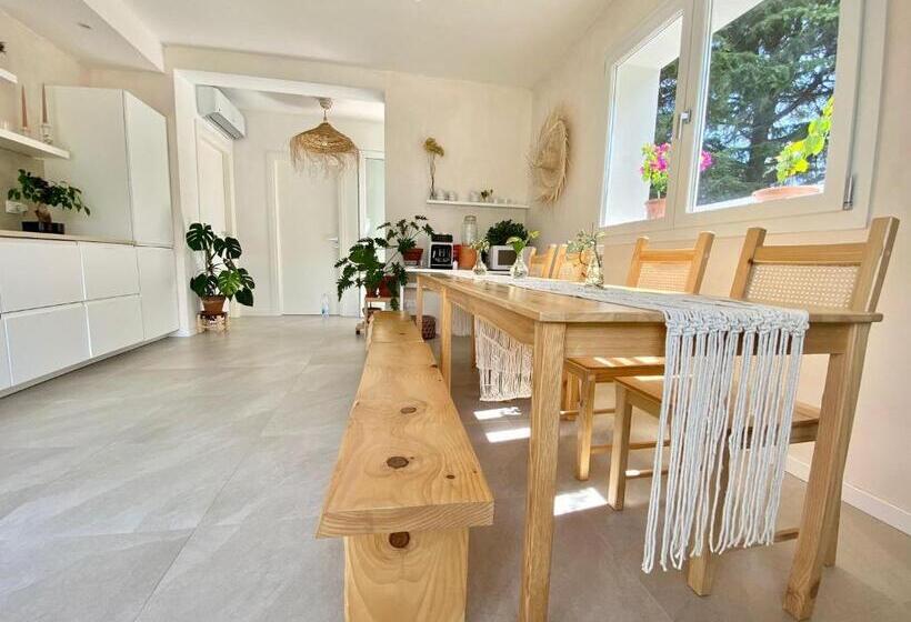 발코니 디럭스 룸, Pathos Guest House