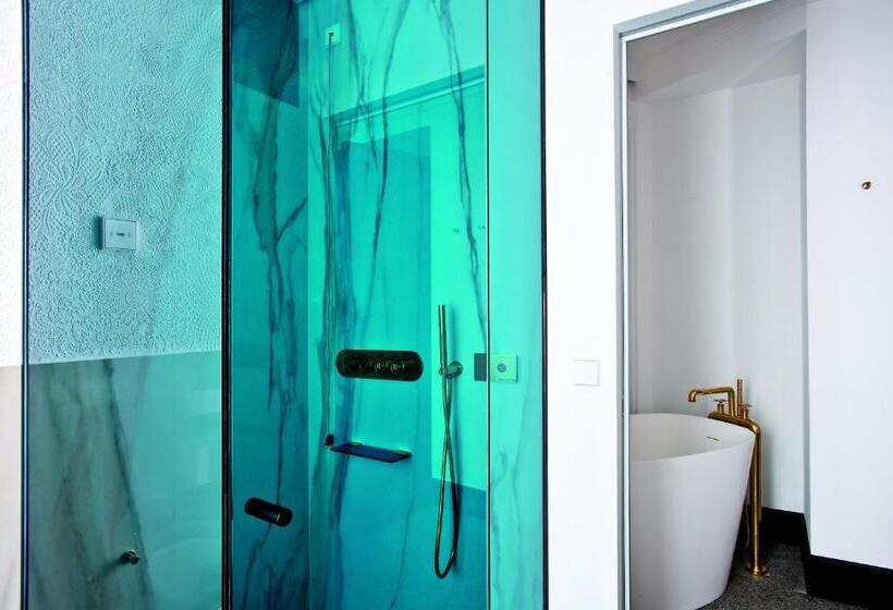 سوییت لوکس, Areadocks Boutique