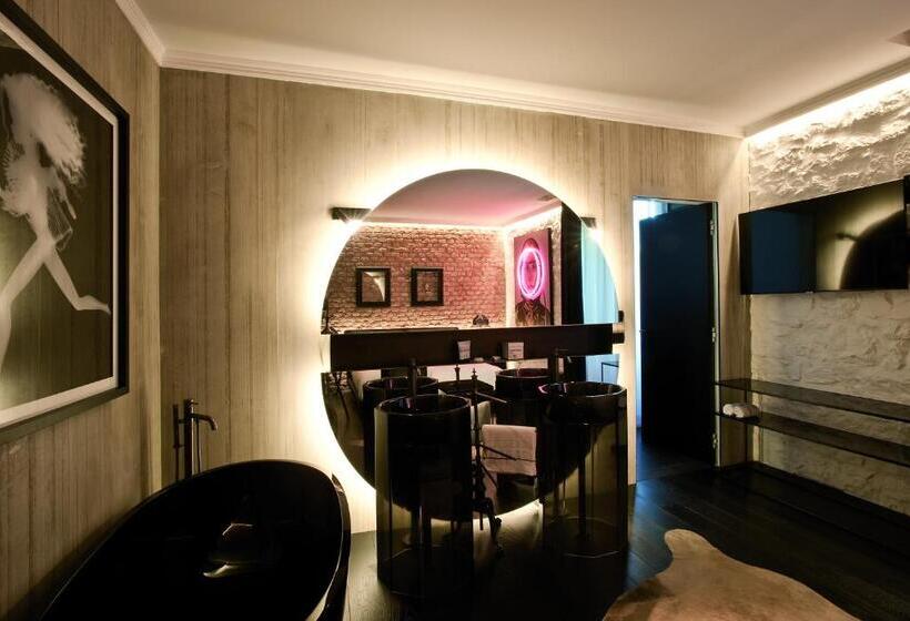 سوییت لوکس, Areadocks Boutique