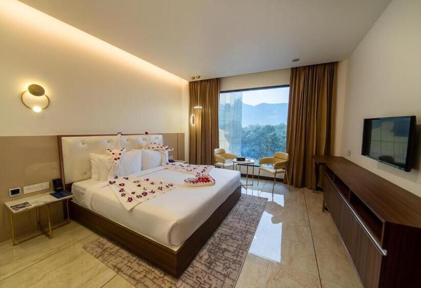 اتاق اجرایی با تخت بزرگ, Fezinn Hotel   Best Wayanad Hotel In 2024