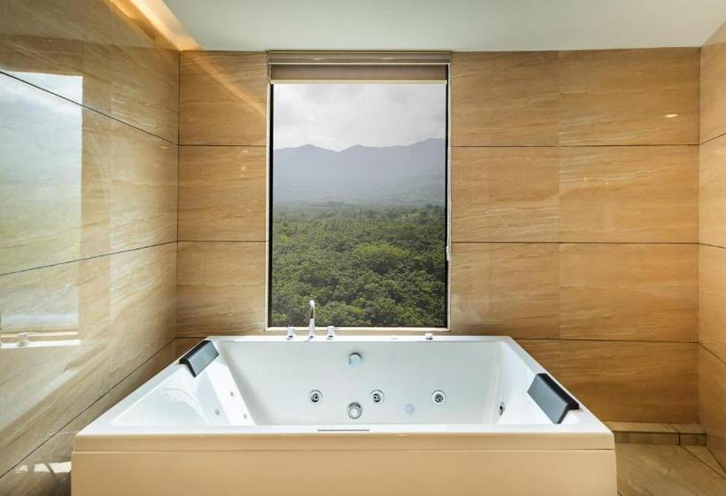 سوئیت با بالکن, Fezinn Hotel   Best Wayanad Hotel In 2024