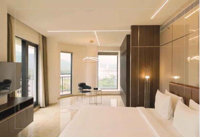 سوئیت با بالکن, Fezinn Hotel   Best Wayanad Hotel In 2024