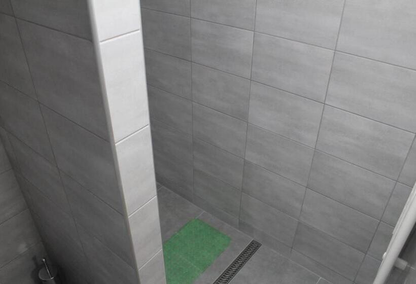 חדר דלוקס לשלושה, Kolochava Hotel & Restaurant