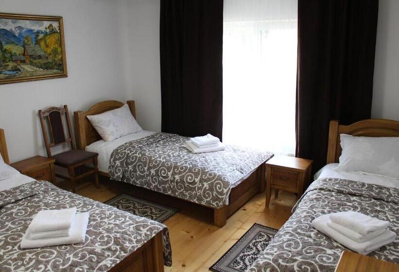 חדר דלוקס לשלושה, Kolochava Hotel & Restaurant