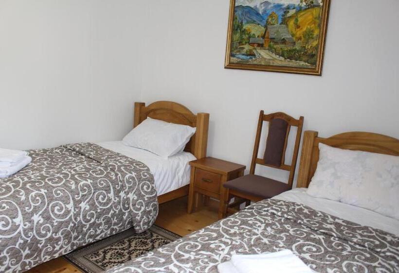 חדר דלוקס לשלושה, Kolochava Hotel & Restaurant