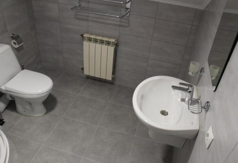 חדר משפחתי חדר אמבטיה משותף, Kolochava Hotel & Restaurant