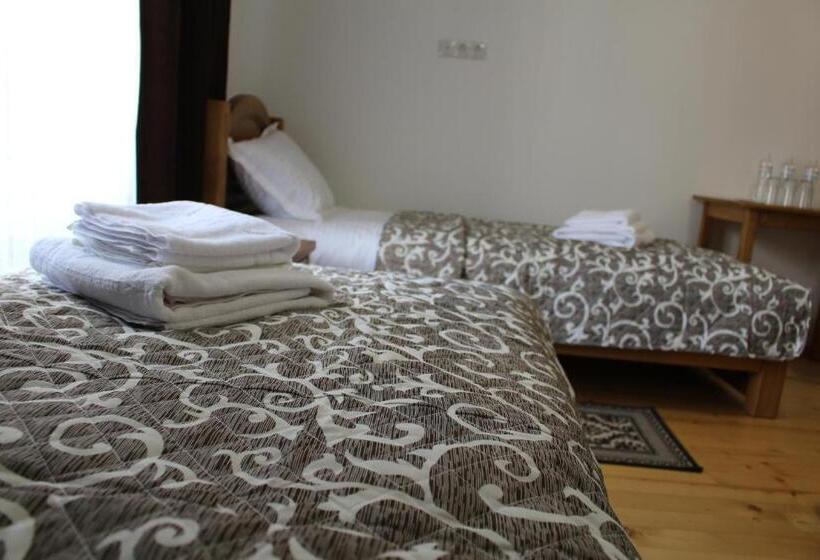 חדר משפחתי חדר אמבטיה משותף, Kolochava Hotel & Restaurant