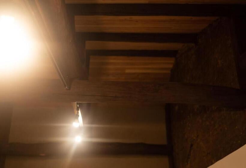 اتاق لوکس, 六根ゲストハウス Rokkon Guest House