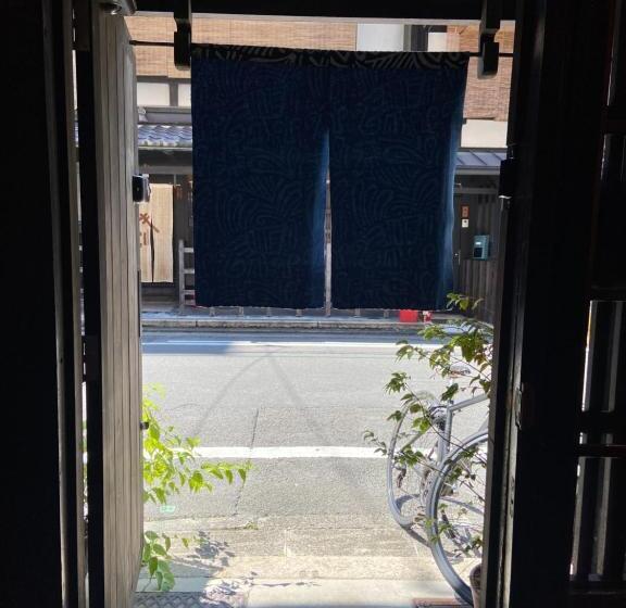 اتاق استاندارد با چشمانداز باغ, 六根ゲストハウス Rokkon Guest House