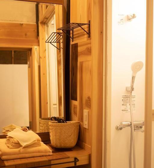 اتاق لوکس, 六根ゲストハウス Rokkon Guest House