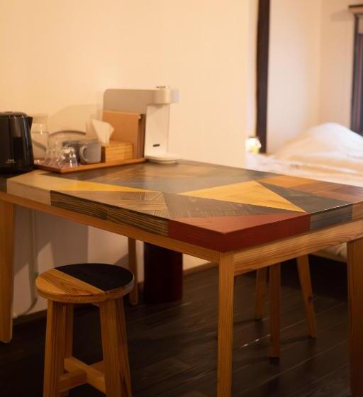 اتاق لوکس, 六根ゲストハウス Rokkon Guest House