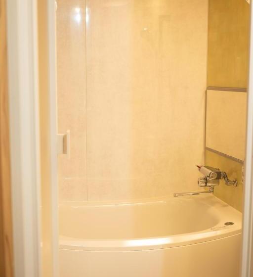 اتاق استاندارد با چشمانداز باغ, 六根ゲストハウス Rokkon Guest House