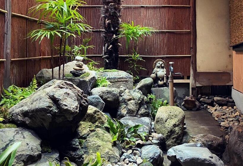 اتاق استاندارد با چشمانداز باغ, 六根ゲストハウス Rokkon Guest House