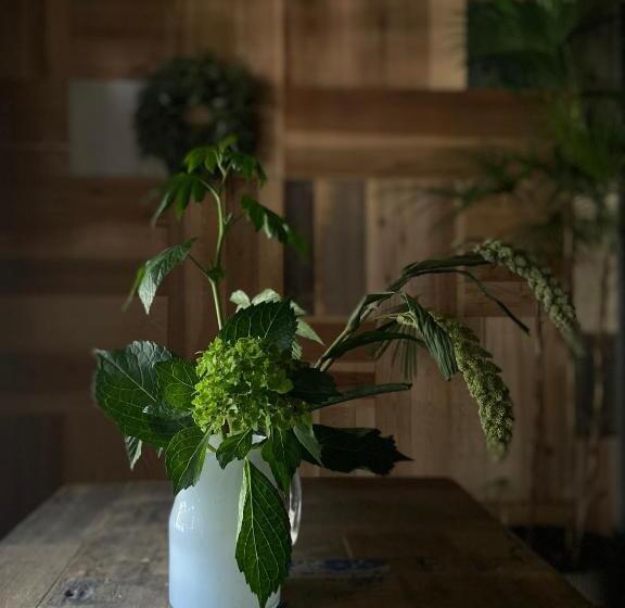 اتاق استاندارد با چشمانداز باغ, 六根ゲストハウス Rokkon Guest House