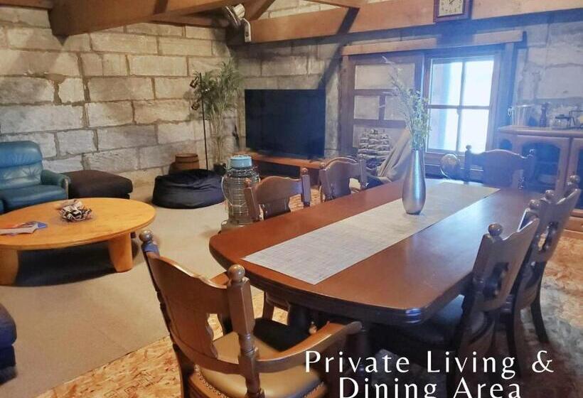 דירת שני חדרים, 石と鉄 House Of Stone And Iron