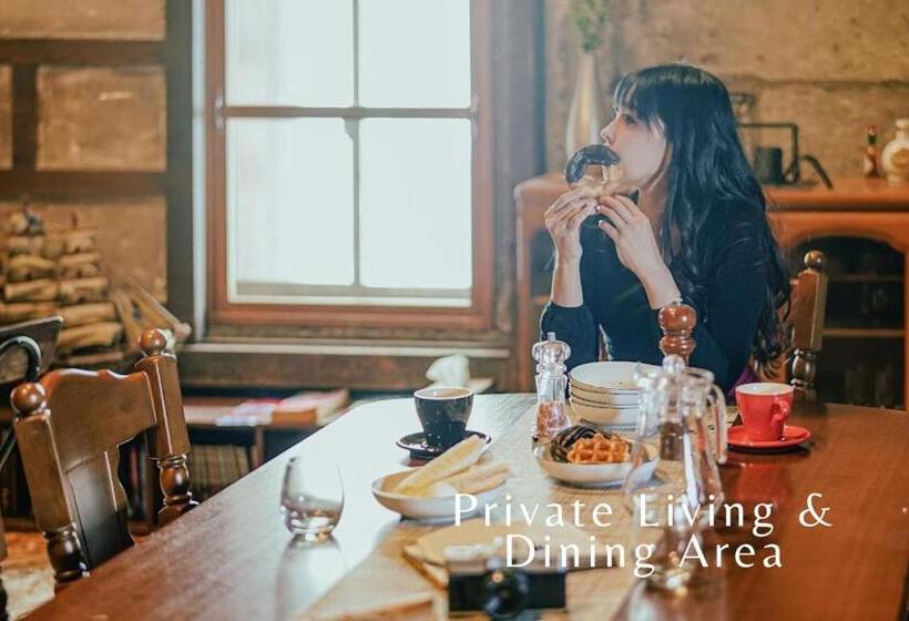 דירת שני חדרים, 石と鉄 House Of Stone And Iron