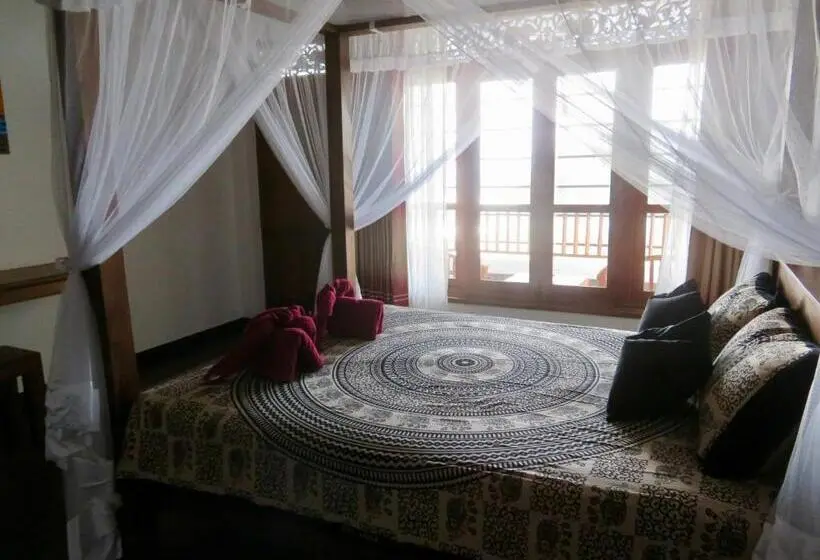 オーシャンビュースタンダードルームバルコニー付き, Thoduwawa Beach Villa