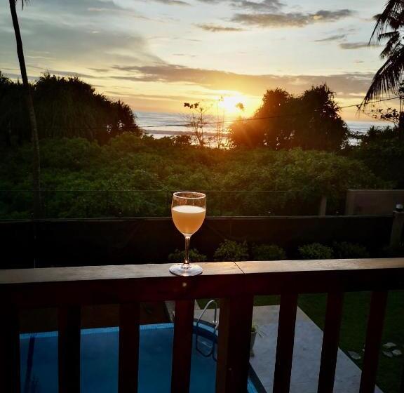 オーシャンビュースタンダードルームバルコニー付き, Thoduwawa Beach Villa