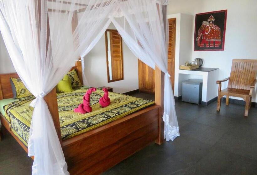 Номер Стандарт Вид на Бассейн, Thoduwawa Beach Villa
