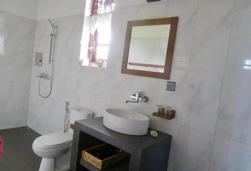 プールビュースタンダードルーム, Thoduwawa Beach Villa