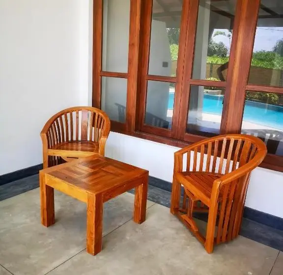 プールビュースタンダードルーム, Thoduwawa Beach Villa