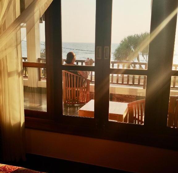 Номер Стандарт Вид на Море с Балконом, Thoduwawa Beach Villa