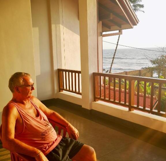 غرفة قياسية مطلّة علي البحر مزوَّدة بشُرفة, Thoduwawa Beach Villa