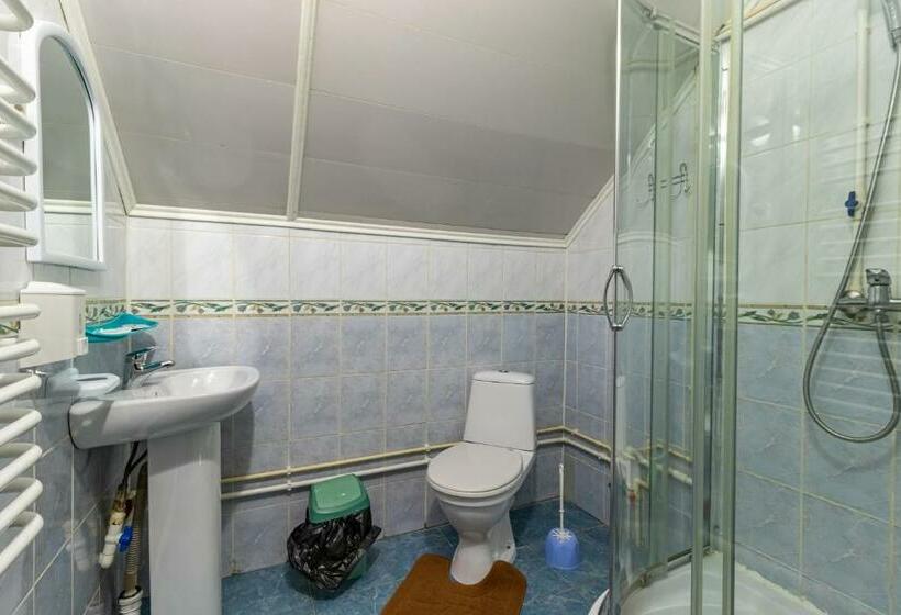 Standard Neljän Hengen Huone, гуцульська світлиця