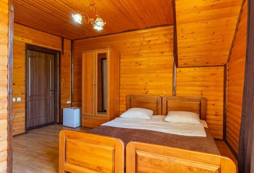 Perhehuone, гуцульська світлиця