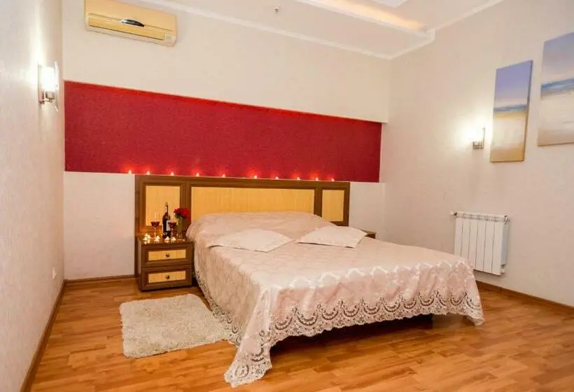 Standard Studio, Dalos