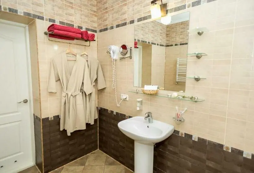 Standard Studio, Dalos